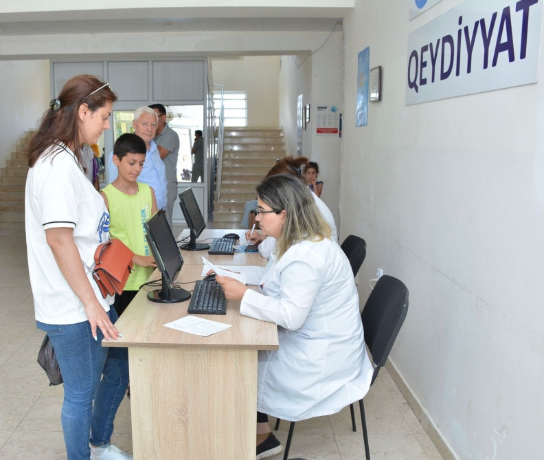 Начался медосмотр семей, переселяемых в зангиланское село Агалы