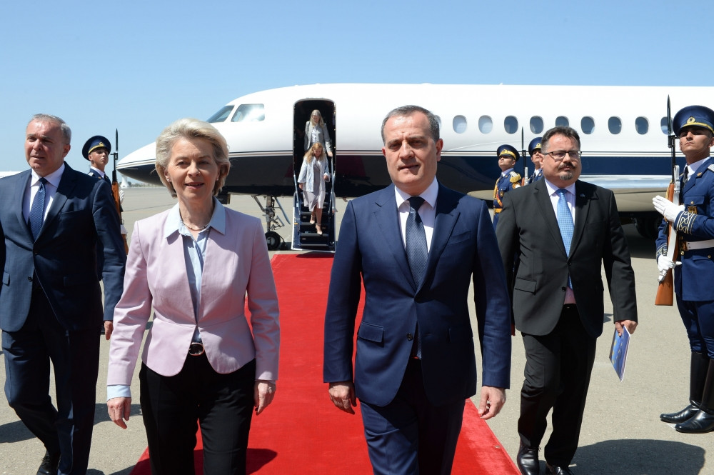 Президент Европейской комиссии прибыла с визитом в Азербайджан