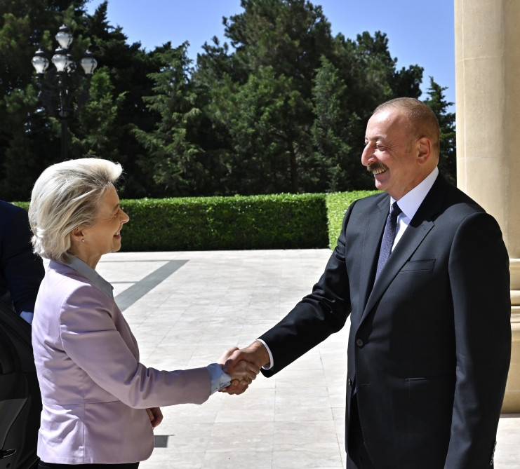 President Ilham Aliyev, President of the European Commission hold expanded meeting