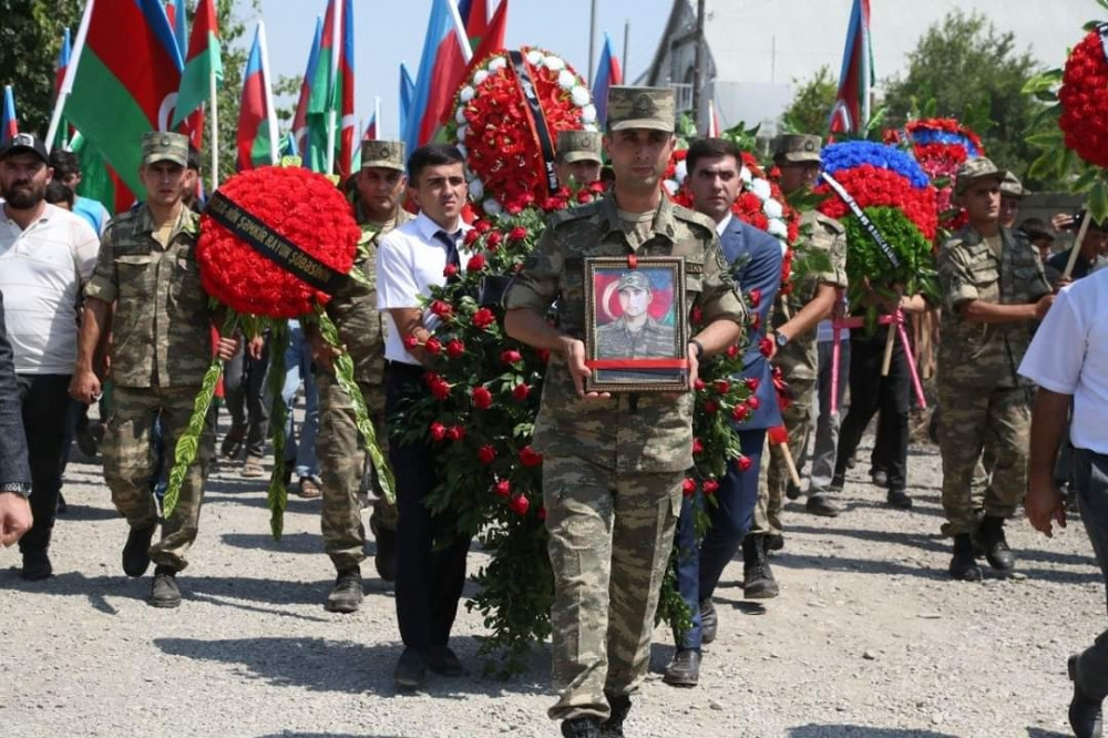 Erməni təxribatı nəticəsində şəhid olan əsgər Anar Kazımov son mənzilə yola salınıb