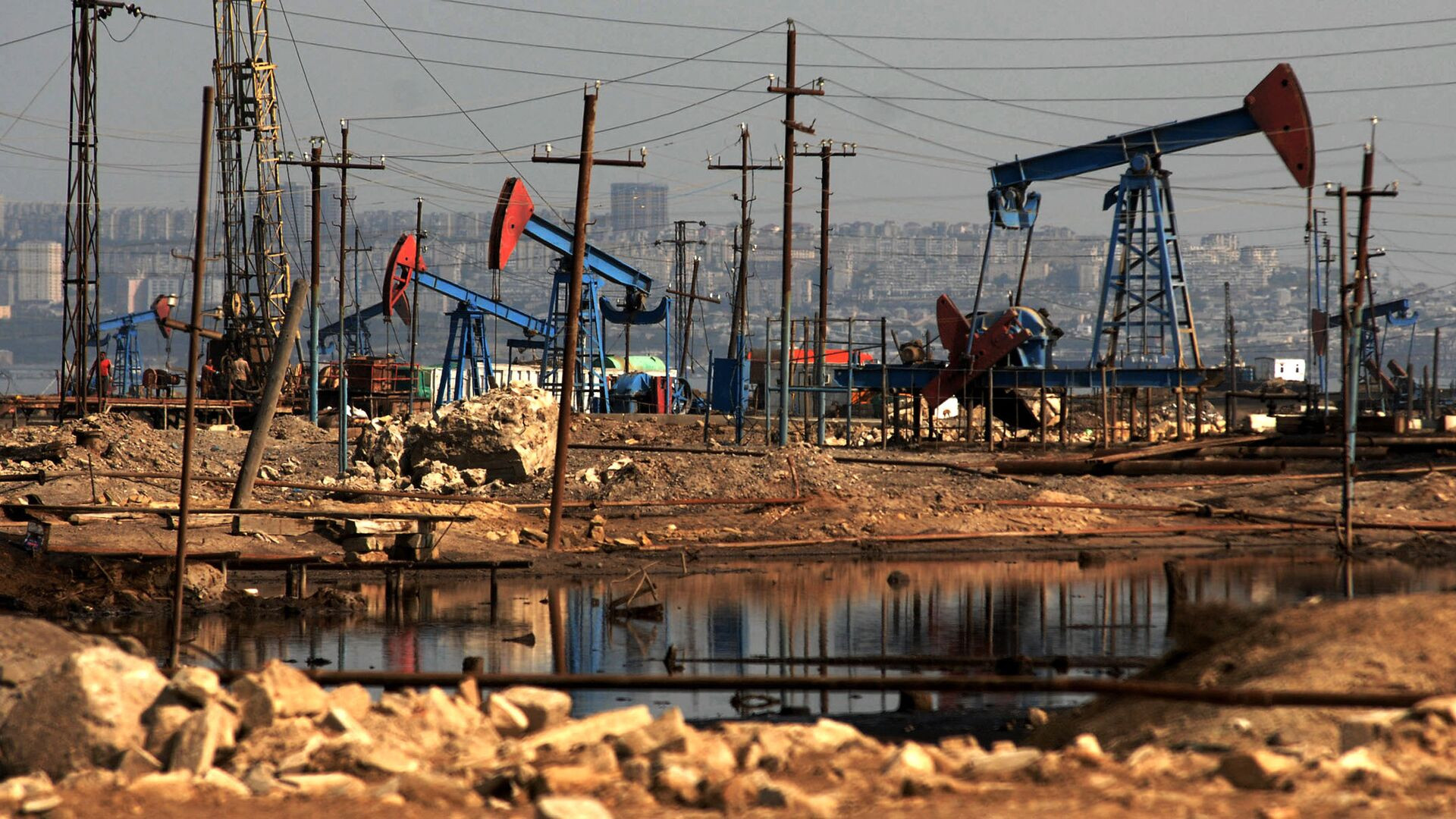 Azerbaijani oil sells for $96.61