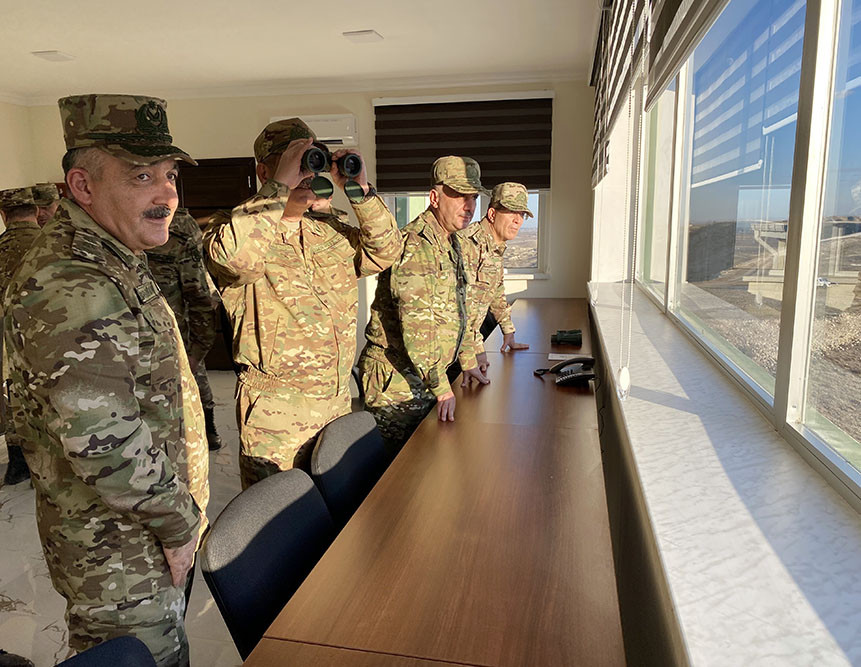 Azerbaijani Defense Minister watches exercises in commando units, gives additional instructions