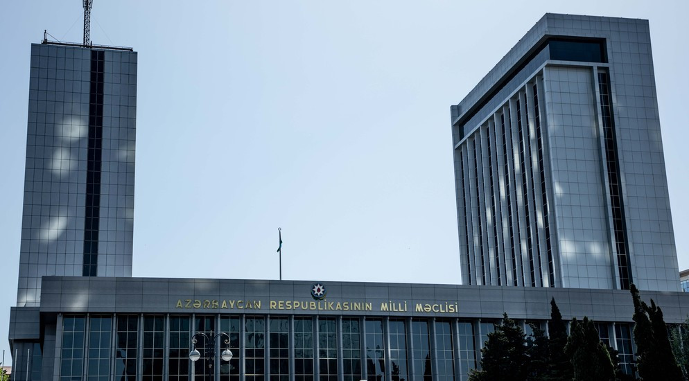 Parlamentdə “Siyasi partiyalar haqqında” yeni qanun layihəsi birinci oxunuşda təsdiqlənib