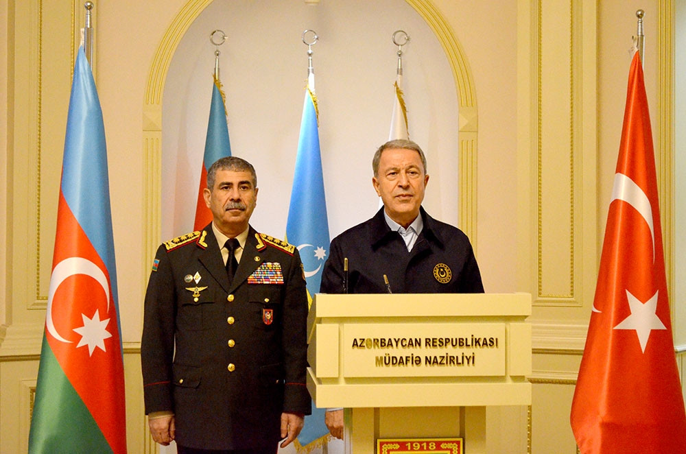 Министр обороны Азербайджана встретился с министром национальной обороны Турции