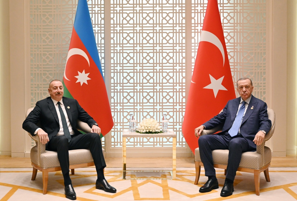 President Ilham Aliyev, President Recep Tayyip Erdogan hold meeting in Turkmenbashi