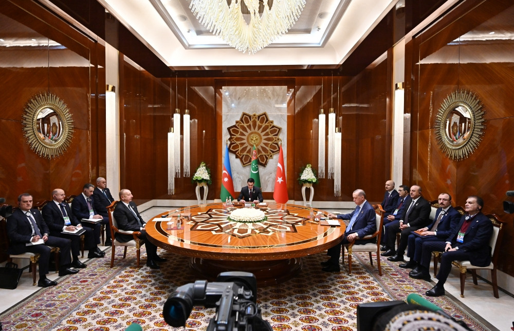 Presidents of Azerbaijan, Turkiye and Turkmenistan held expanded meeting in city of Turkmenbashi