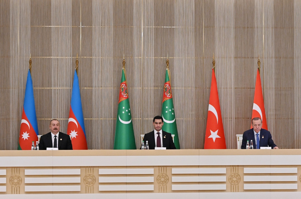 Подписаны документы между Азербайджаном, Турцией и Туркменистаном