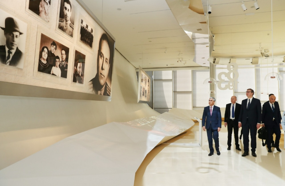 Serbiya Prezidenti Aleksandar Vuçiç Heydər Əliyev Mərkəzi ilə tanış olub