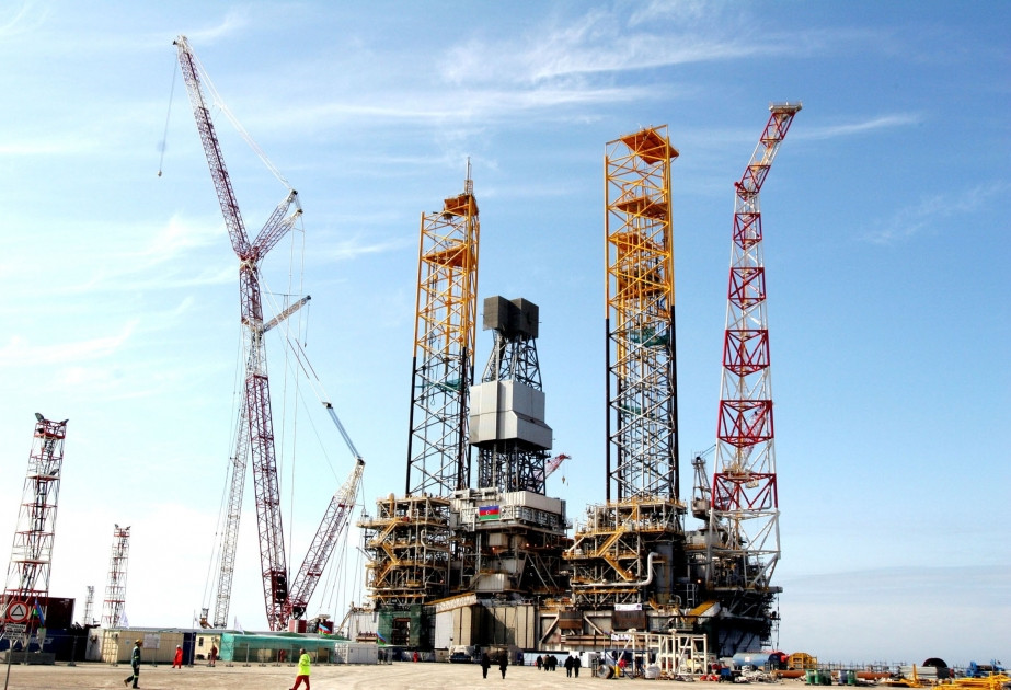 Цена азербайджанской нефти приближается к 84 долларам