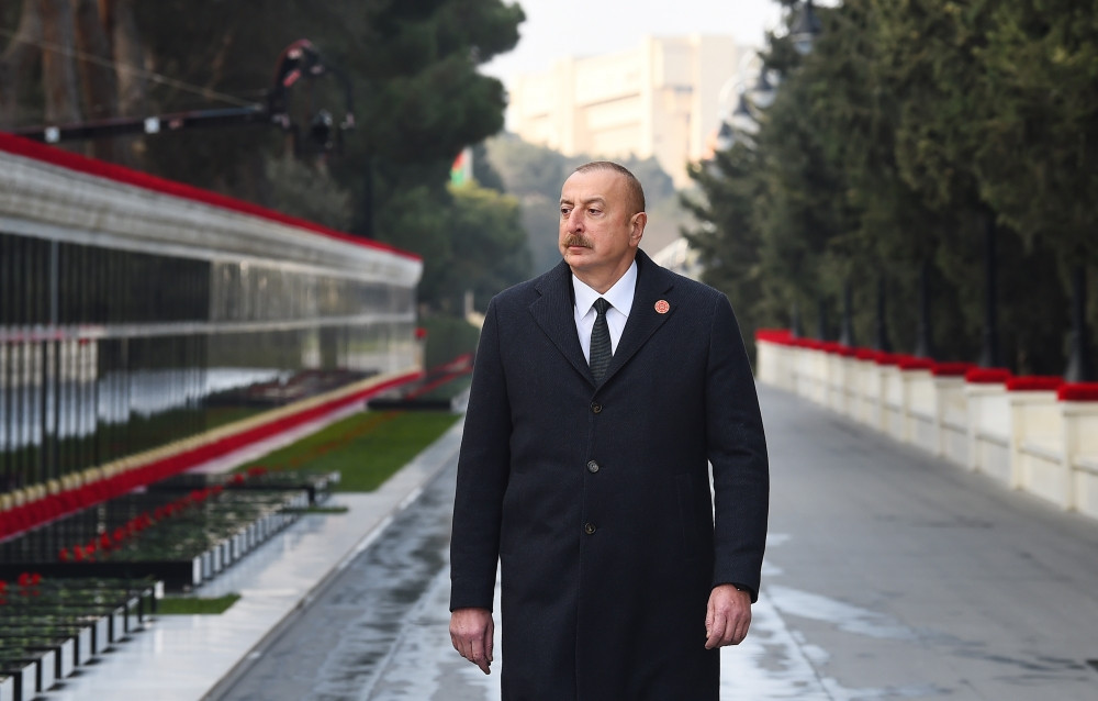 President Ilham Aliyev visited Alley of Martyrs on 33rd anniversary of 20 January tragedy