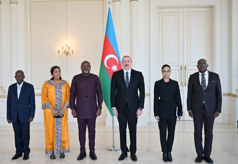 President Ilham Aliyev accepted credentials of incoming ambassador of Angola