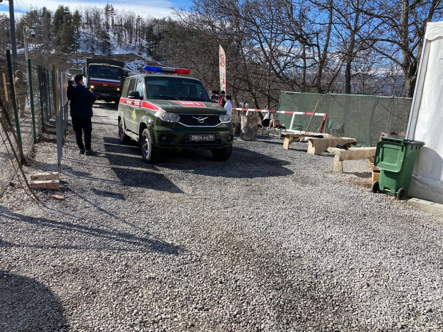 На Лачинской дороге нарастает интенсивность движения: очередная автоколонна проехала в сторону Ханкенди