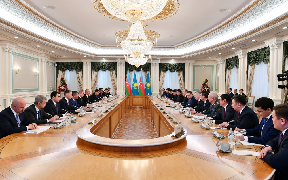 Expanded meeting of presidents of Azerbaijan and Kazakhstan started