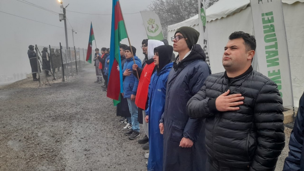 Aksiya iştirakçıları tələblərində qətiyyətlidirlər