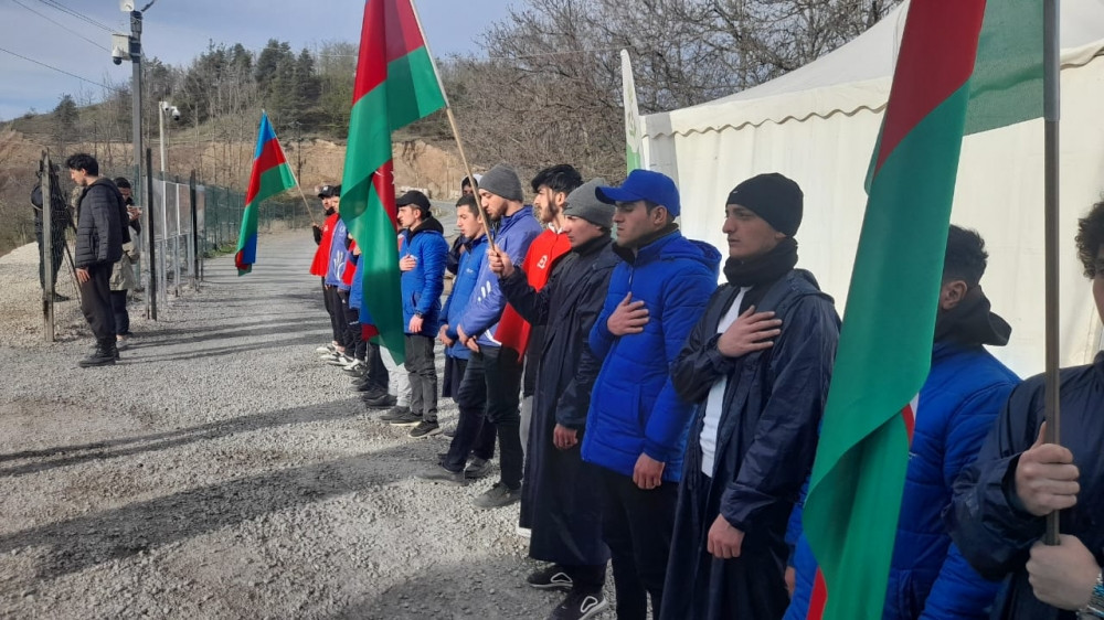 Qanunsuz istismarına qarşı dinc aksiya davam edir