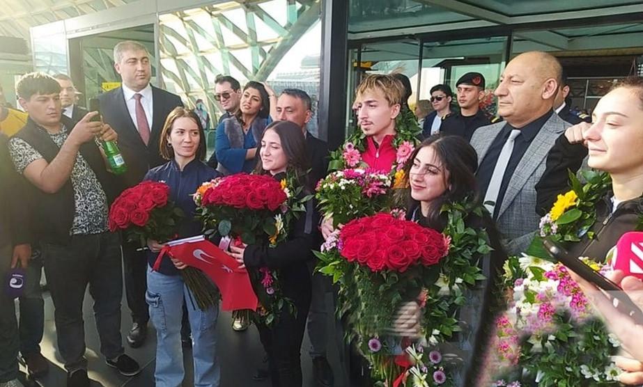 Qələbələrini Azərbaycana həsr etmiş türk atletlər ölkəmizə gəliblər