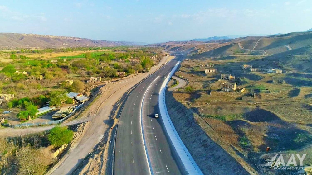 Xudafərin-Qubadlı-Laçın avtomobil yolunun inşası sürətlə davam etdirilir