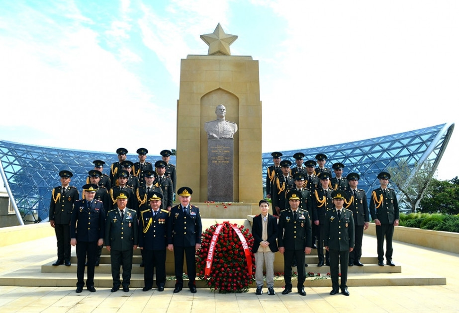 Azerbaijani servicemen pay tribute to Major General of Tank Troops Hazi Aslanov