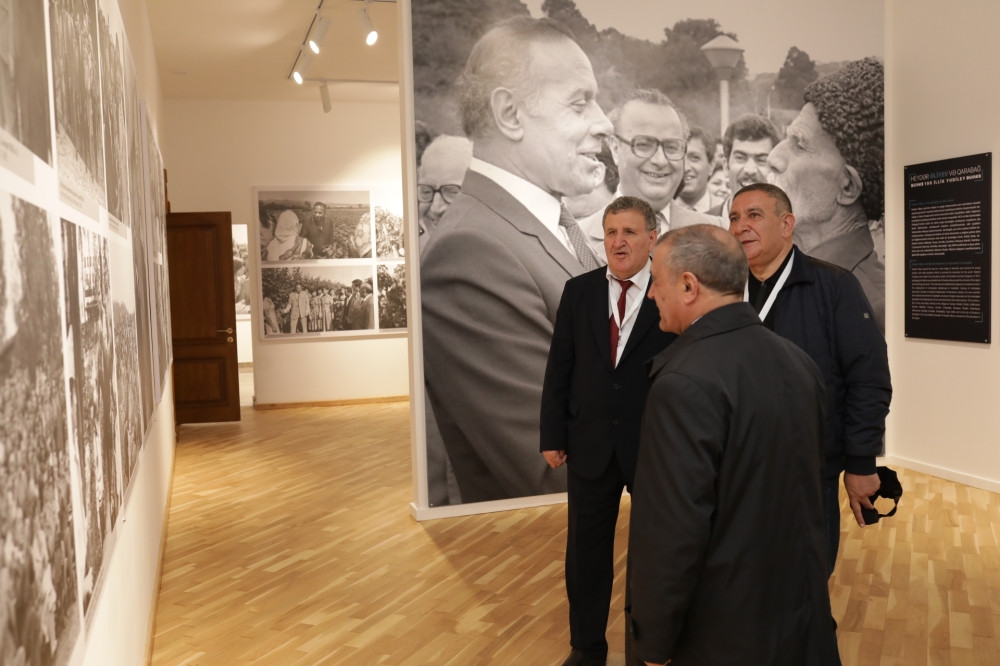 “Xarıbülbül” festivalının qonaqları Şuşada “Heydər Əliyev və Qarabağ” sərgisi ilə tanış olublar