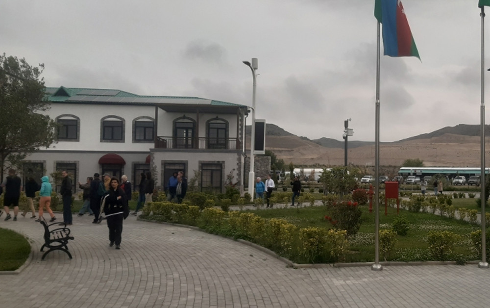 İsveçli səyyahlar Ağalı kəndində olublar