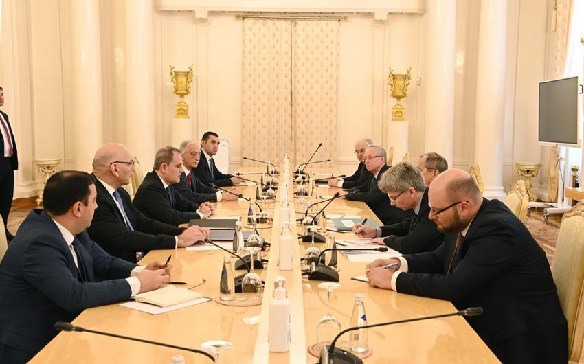 Azərbaycan və Rusiya XİN başçılarının geniştərkibli görüşü başlayıb