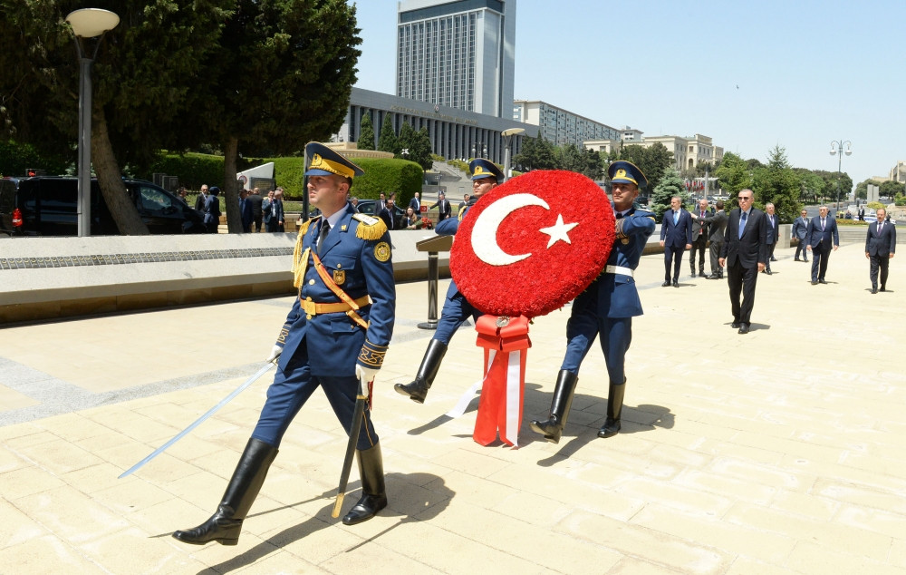 Президент Реджеп Тайип Эрдоган почтил память шехидов