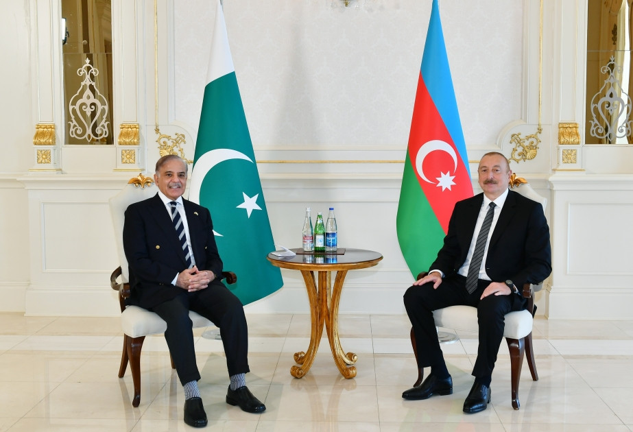 President Ilham Aliyev held one-on-one meeting with Prime Minister of Pakistan Muhammad Shehbaz Sharif