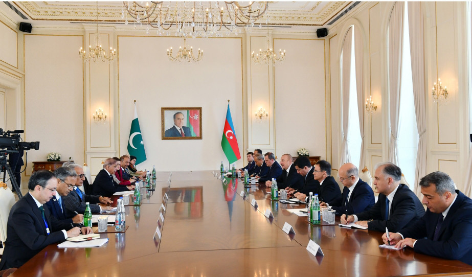 President Ilham Aliyev`s expanded meeting with Prime Minister of Pakistan Muhammad Shehbaz Sharif kicked off