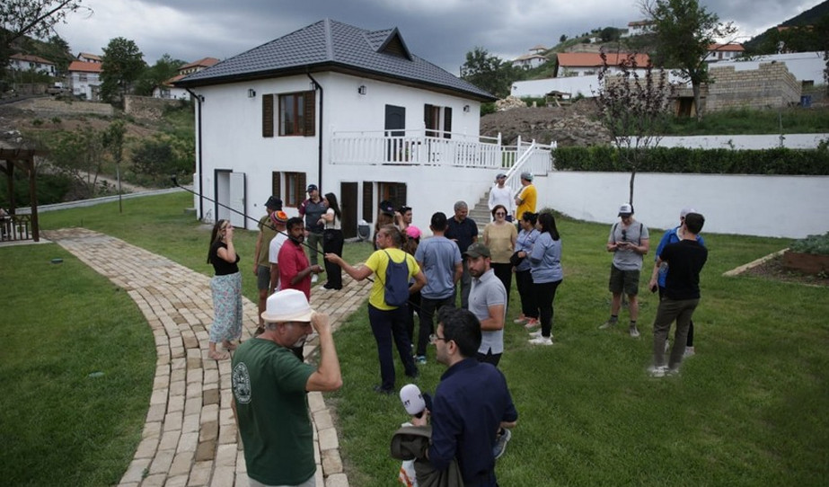 Səyyahlar İstisu və Laçında olublar