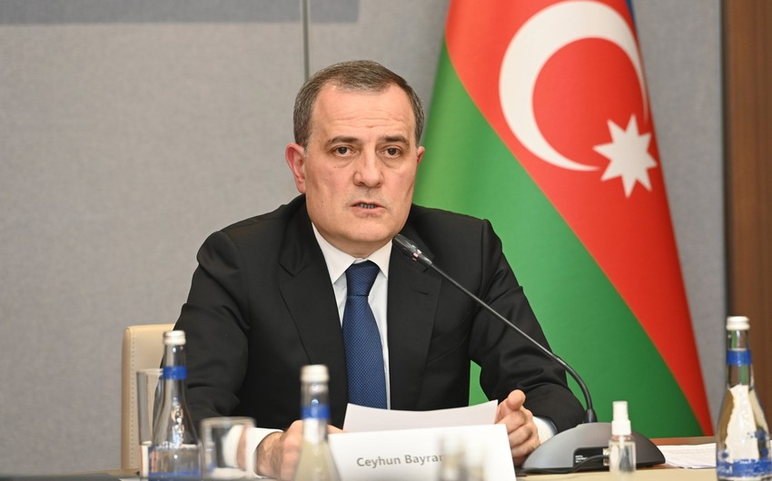 Azerbaijani FM leaves for UK