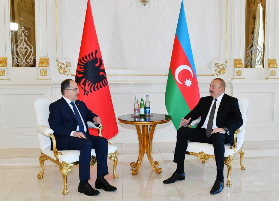 One-on-one meeting between Azerbaijani and Albanian presidents kicked off