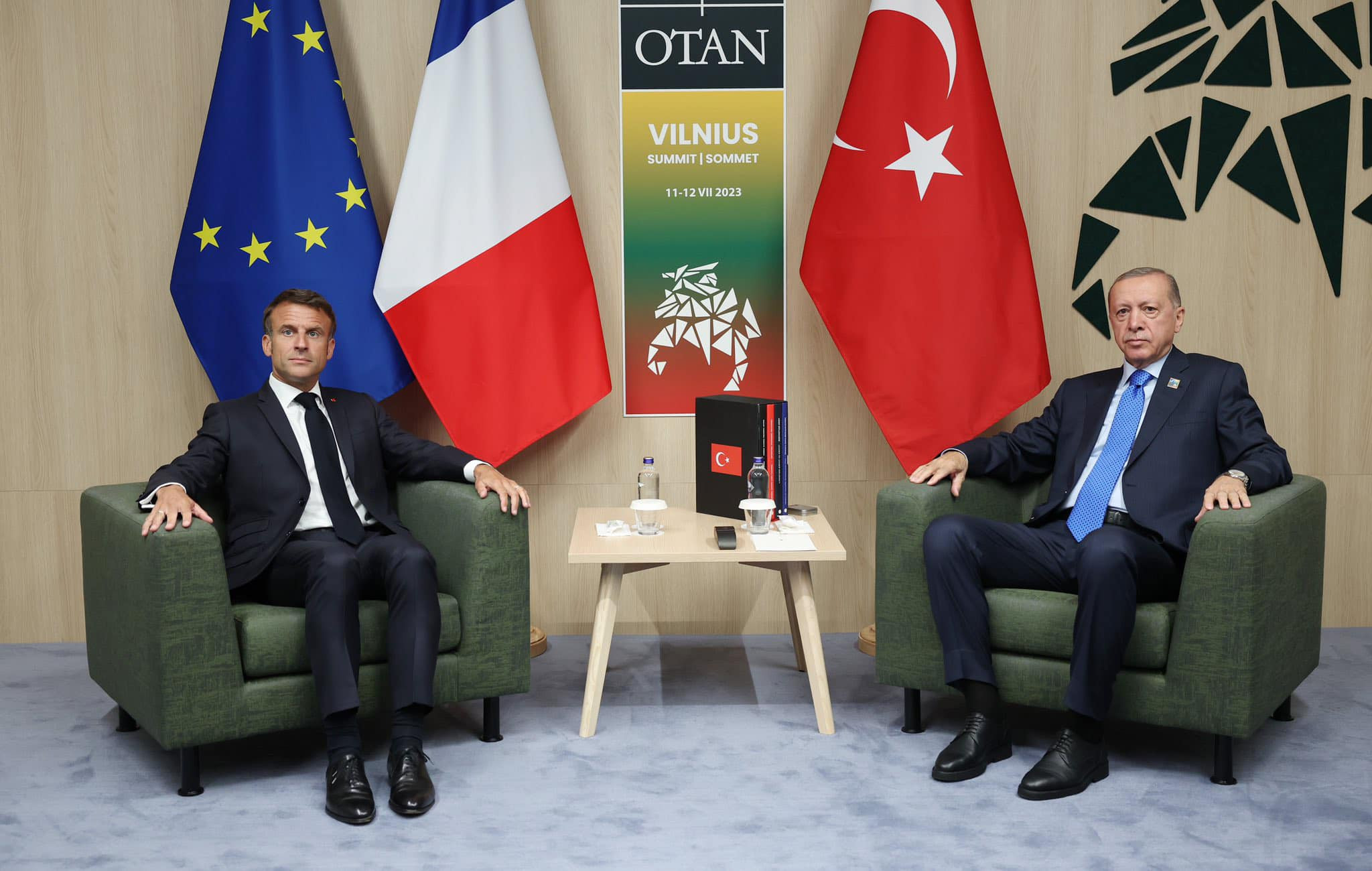 Erdogan meets with Macron