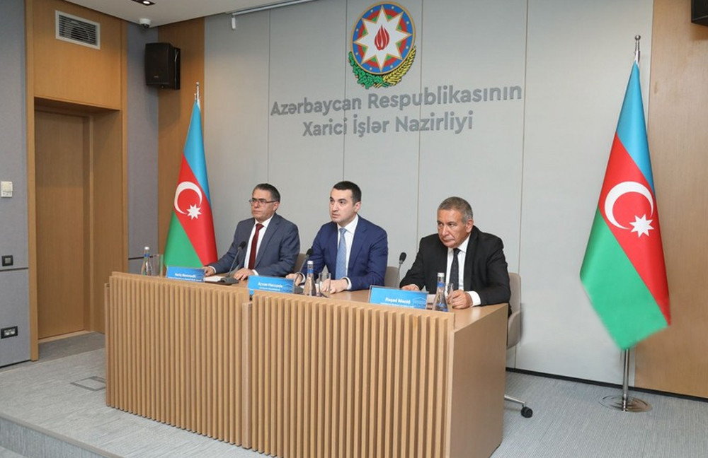 Xarici media nümayəndələri "qara siyahı"dan çıxarılıb