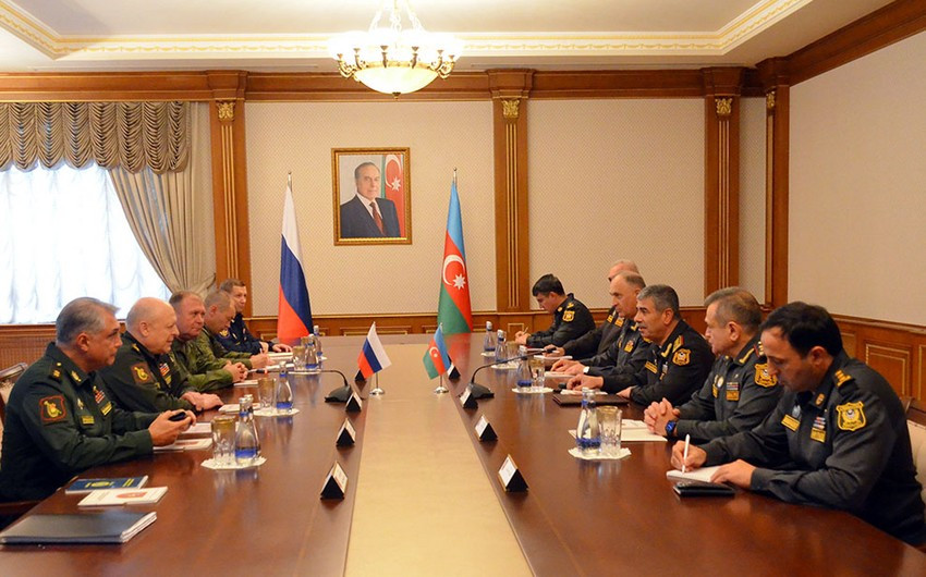 Azerbaijan Defense Minister receives new Commander of Russian peacekeeping forces
