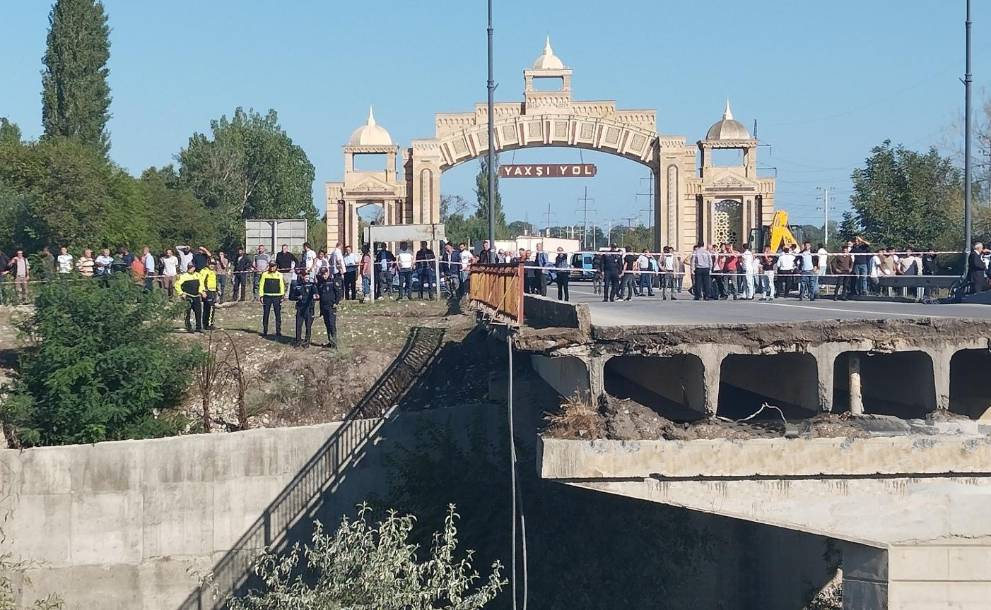 Xaçmazda körpü dağılıb