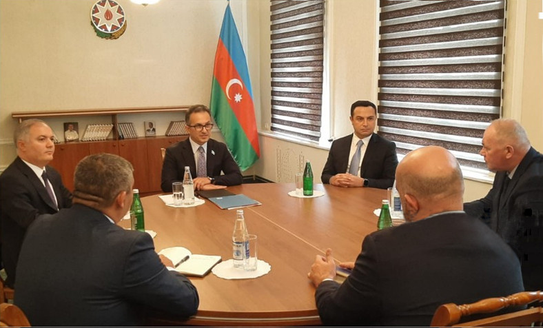 Representatives of Karabakh’s Armenian residents arrive in Yevlakh for meeting