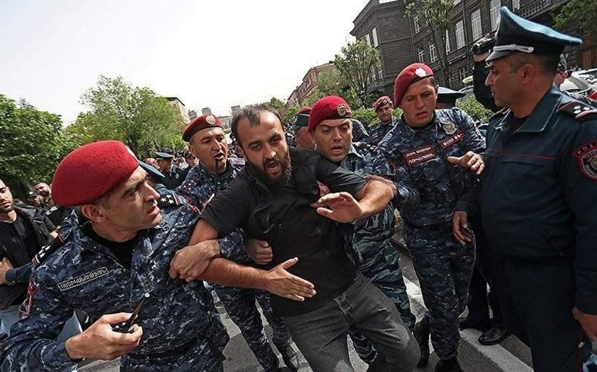 Küçələri bağlayan etirazçılar həbs edilib