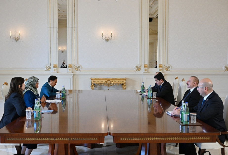 President Ilham Aliyev receives UN‐Habitat Executive Director