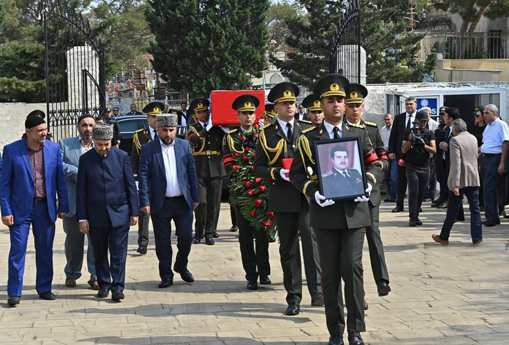 Milli Qəhrəman Riad Əhmədovla vida mərasimi keçirilir