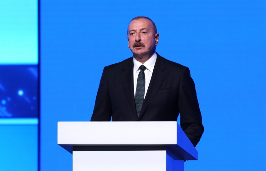 В Бакинском конгресс-центре проходит церемония открытия 74-го Международного астронавтического конгресса