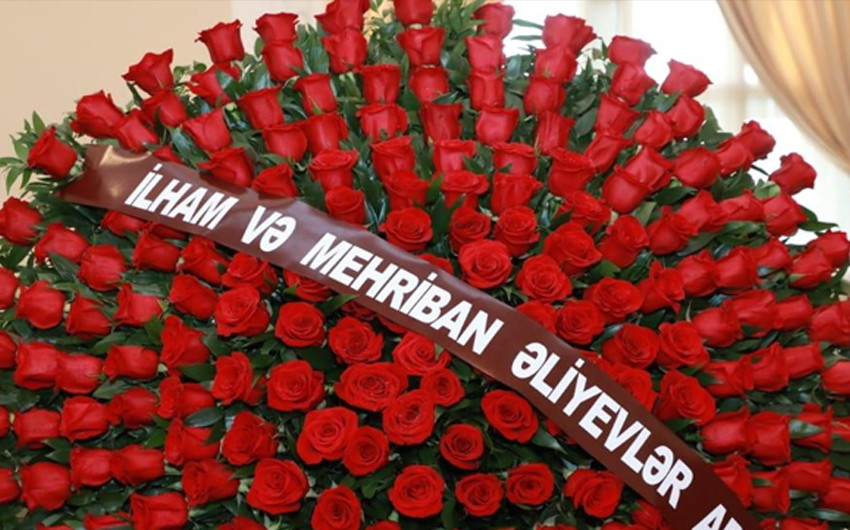 Президент и первая леди отправили венок на церемонию прощания с Хошбяхтом Юсифзаде