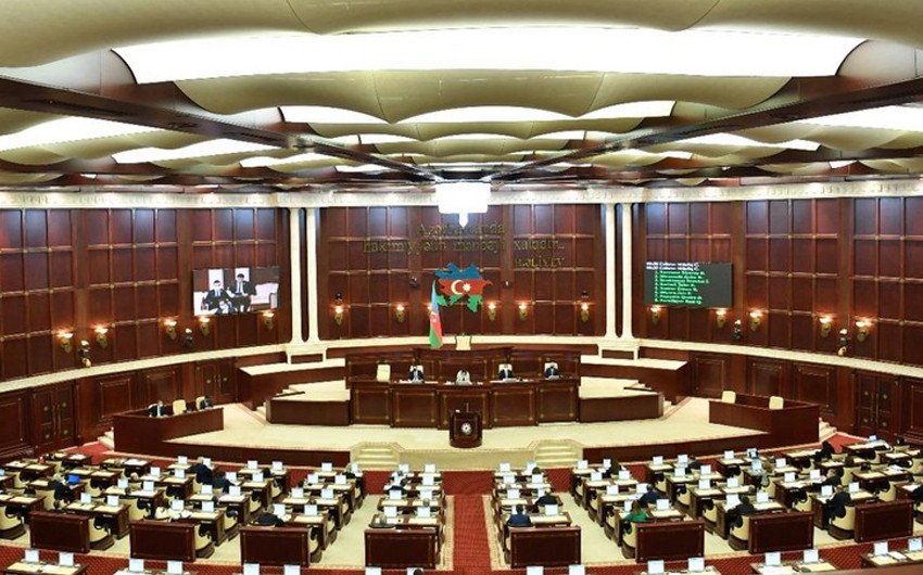 Milli Məclisin iclası başlayıb, gündəlikdə 18 məsələ var