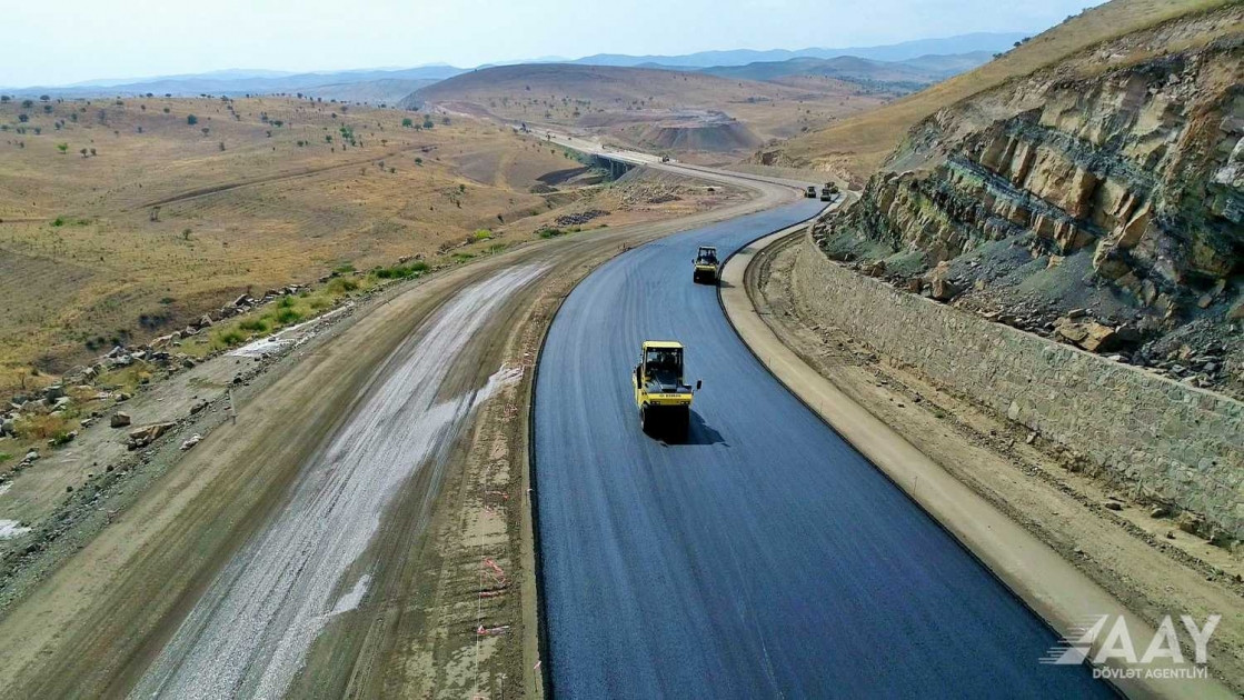 Şükürbəyli-Cəbrayıl-Hadrut avtomobil yolunda işlərin 87 faizi yekunlaşıb