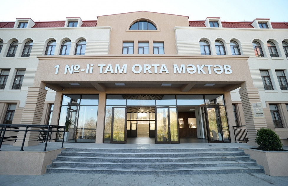 Состоялось открытие Шушинской городской полной средней школы номер 1