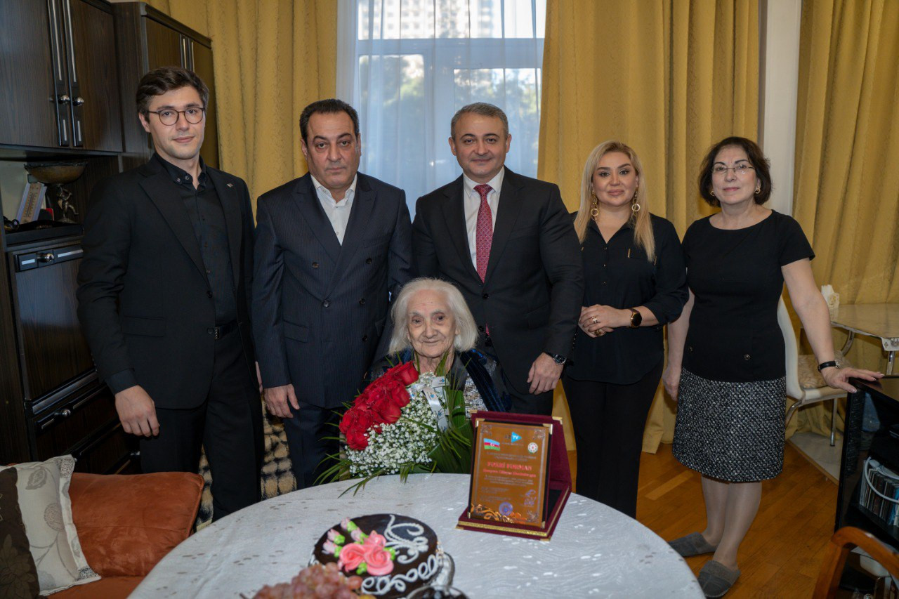 100 yaşlı diktorumuz evində ziyarət olunub