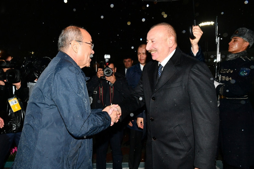 Президент Азербайджана Ильхам Алиев прибыл с визитом в Узбекистан