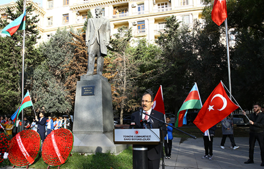 В Баку почтили память Мустафы Кемаля Ататюрка