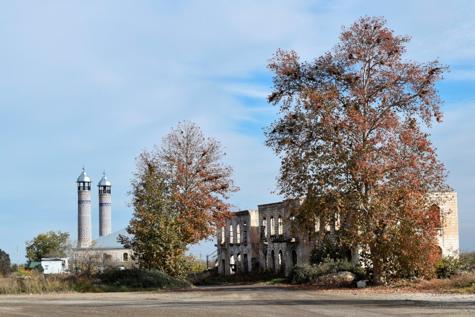 Ağdamın ağ damlı evləri və qızılı rəngli payızı - <mark>FOTOLAR<mark>