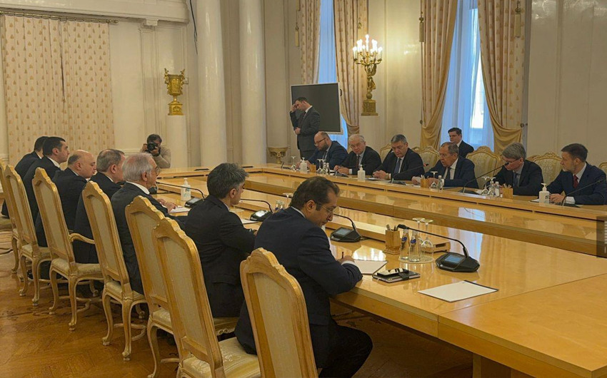 Meeting of Azerbaijani, Russian FMs kicks off in Moscow