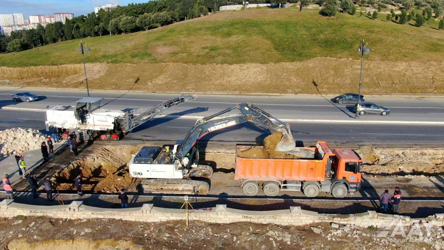 Bakının 8 Noyabr prospektinin bir hissəsi təmir olunur